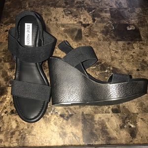 Steve Madden black wedges